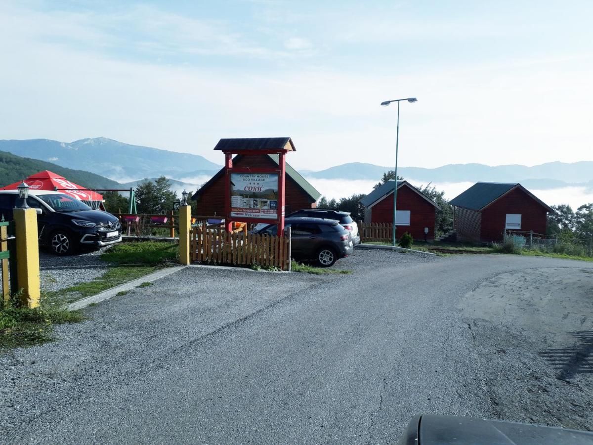 Загородные дома Country House Eco village Ćorić Мойковац-40